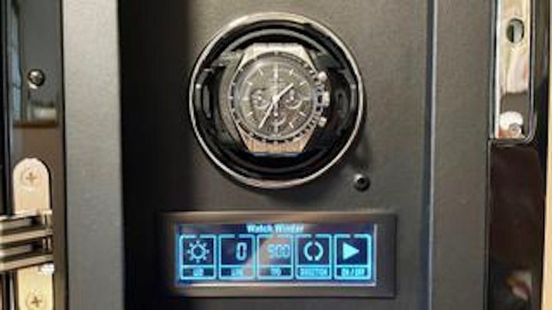 Single watch winder with LED display winding an automatic watch